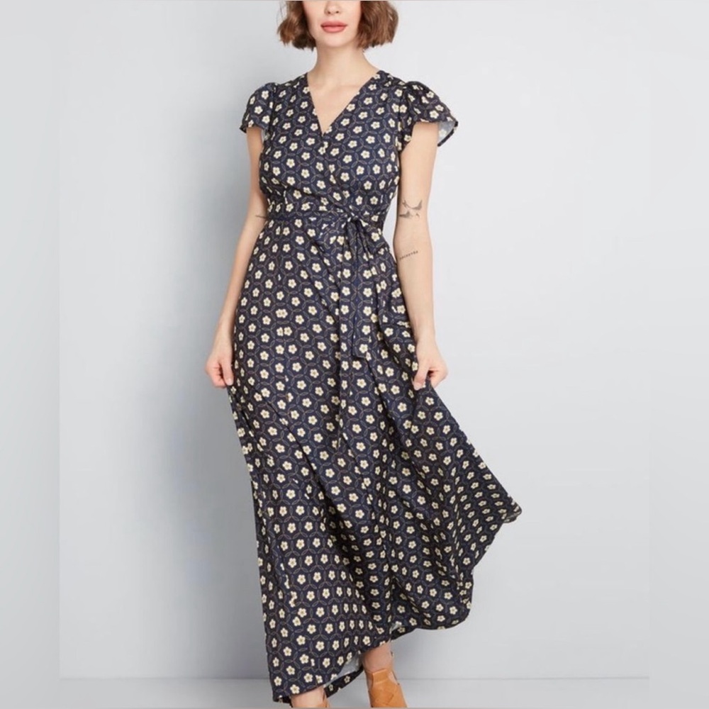 Modcloth Navy & Cream Floral Print V-Neck Short Sleeve Belted Wrap Maxi Dress